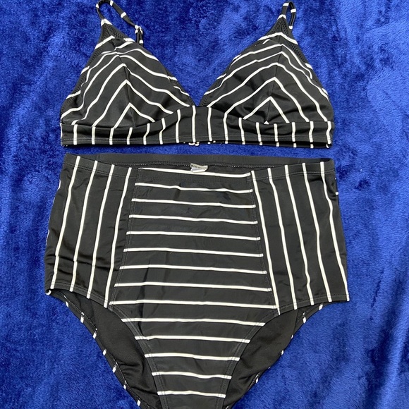 Old Navy Other - Old Navy bikini set sz large